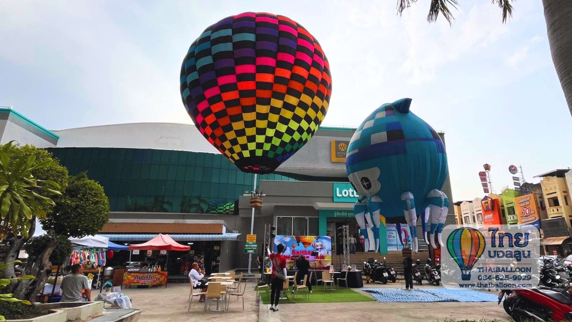 ใช้บอลลูนชักชวนคนไปเที่ยวงาน